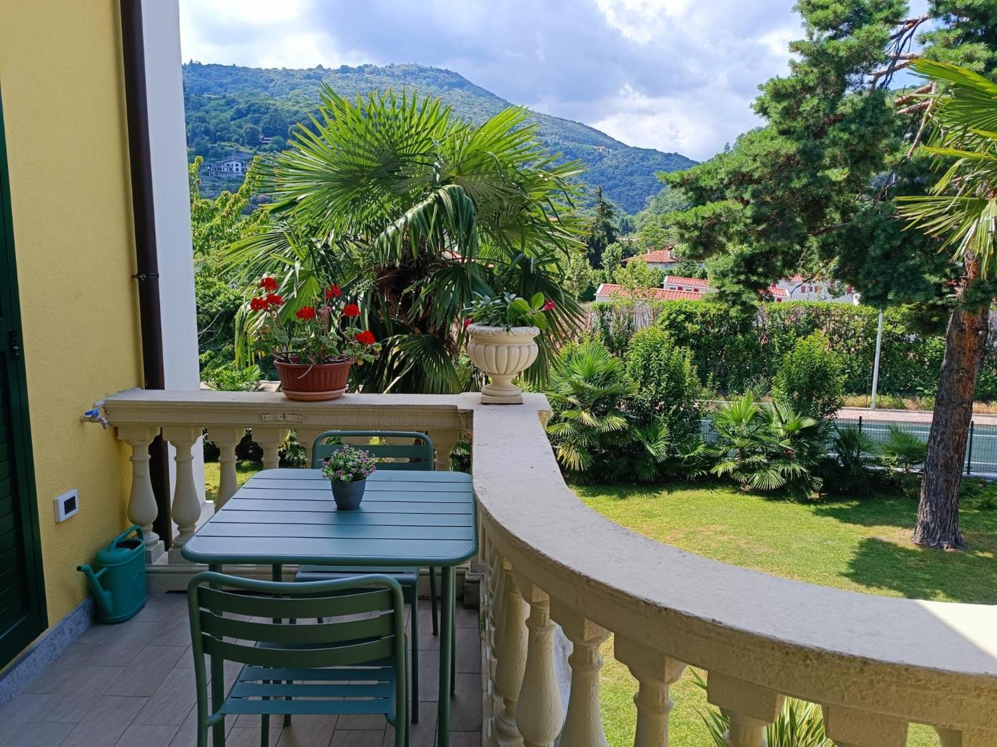 B&B Villa Preziosa Lago Maggiore Lesa Exterior photo