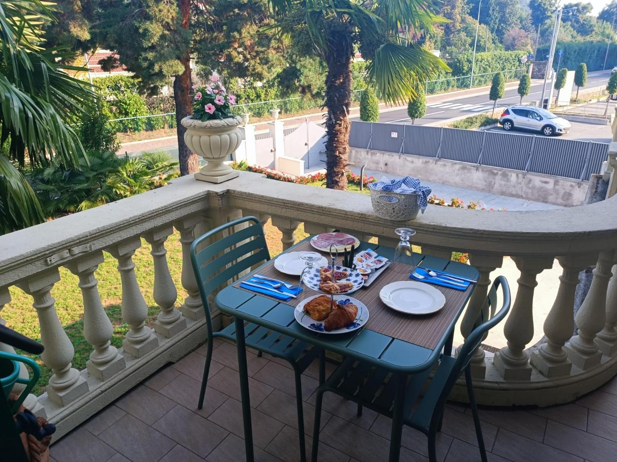 B&B Villa Preziosa Lago Maggiore Lesa Exterior photo