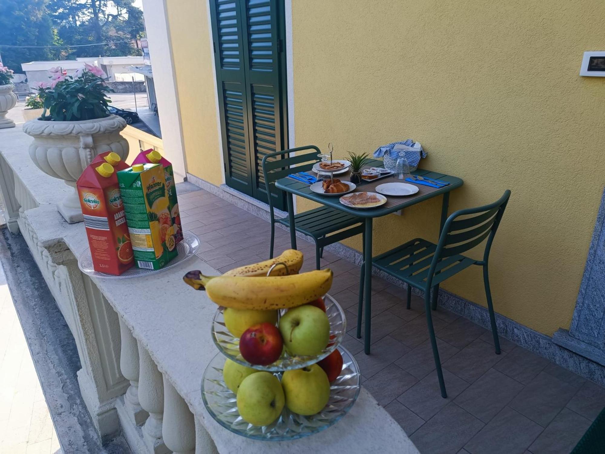 B&B Villa Preziosa Lago Maggiore Lesa Exterior photo