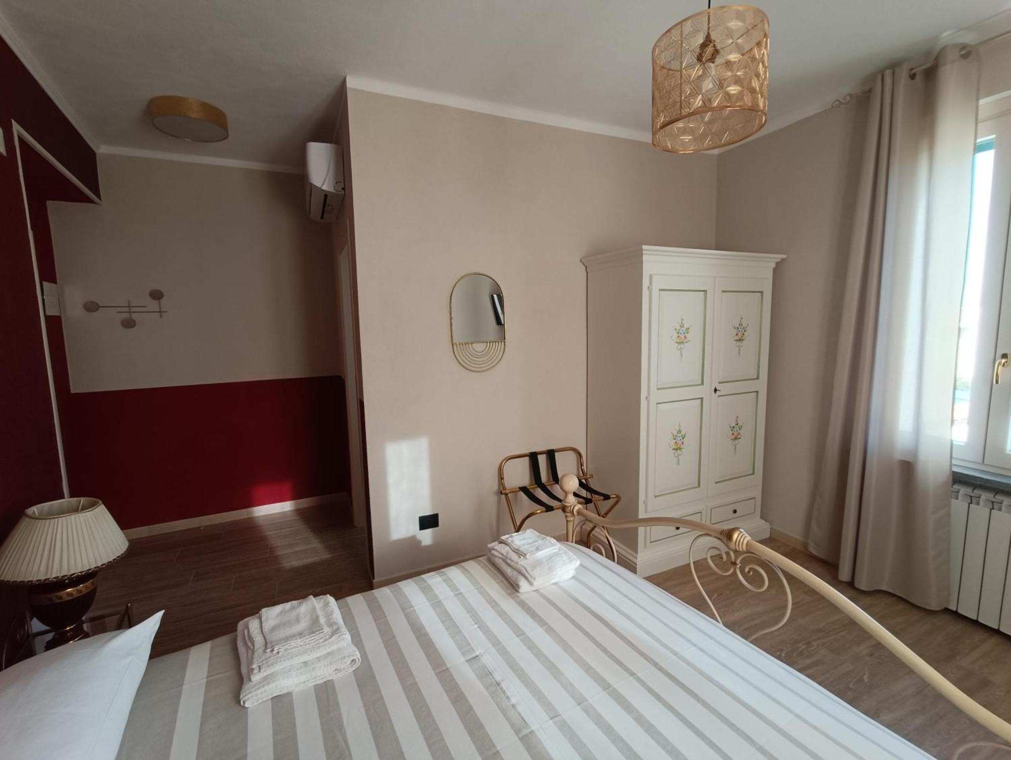 B&B Villa Preziosa Lago Maggiore Lesa Room photo